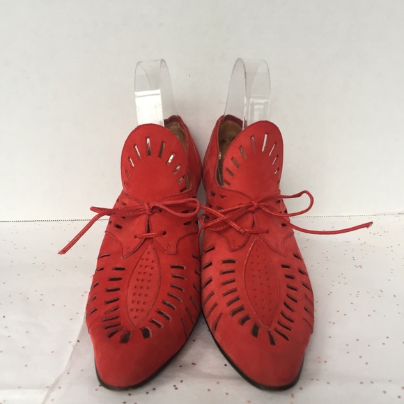 Vintage Norma Kamali Red Suede Laser Cut Oxford 8M - Picture 4 of 8